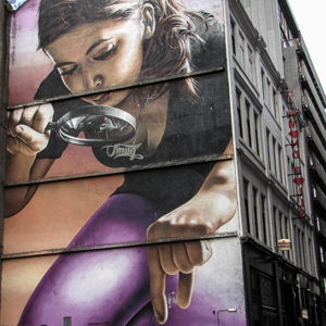 2016-10-22 - Muurschldering Honey... I shrunk the kids - door SMUG<br/>Mitchell street - Glasgow - Schotland<br/>Canon PowerShot SX1 IS - 9.2 mm - f/4.0, 0.01 sec, ISO 80
