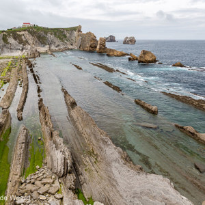 2015-04-26 - De rotsen van bovenaf gezien<br/>Playa de Arnia - Liencres - Spanje<br/>Canon EOS 5D Mark III - 24 mm - f/8.0, 1/320 sec, ISO 200