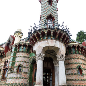 2015-04-26 - El Capricho de Gaudi<br/>El Capricho de Gaudi - Comillas - Spanje<br/>Canon EOS 5D Mark III - 24 mm - f/8.0, 1/60 sec, ISO 200