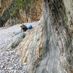 2015-04-27 - Wouter aan het werk achter de camera<br/>Playa del Silencio - Cudillero - Spanje<br/>Canon PowerShot SX1 IS - 5 mm - f/4.0, 1/160 sec, ISO 80