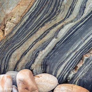 2015-04-27 - Lijnen en vormenspel<br/>Playa del Silencio - Cudillero - Spanje<br/>Canon EOS 5D Mark III - 70 mm - f/16.0, 2 sec, ISO 100