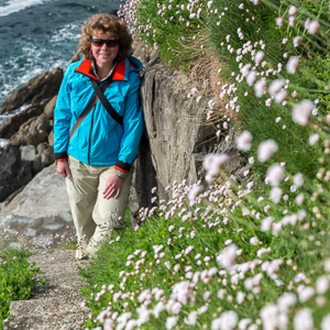 2015-04-28 - Carin tussen de bloemetjes<br/>Luarca - Spanje<br/>Canon EOS 5D Mark III - 49 mm - f/3.5, 1/640 sec, ISO 200