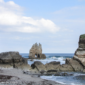 2015-04-29 - La catedral de Barcia - The Skull<br/>Playa de Portizuelo - Luarca - Spanje<br/>Canon PowerShot SX1 IS - 13.8 mm - f/4.0, 1/500 sec, ISO 80