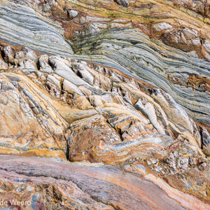 2015-04-29 - Detail van de bijzondere rots<br/>Playa del Silencio - Cudillero - Spanje<br/>Canon EOS 5D Mark III - 63 mm - f/16.0, 1/30 sec, ISO 100