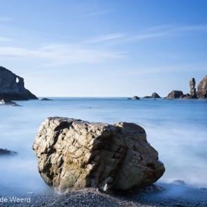 2015-04-29 - Rots in de branding<br/>Playa del Silencio - Cudillero - Spanje<br/>Canon EOS 5D Mark III - 28 mm - f/16.0, 70 sec, ISO 100