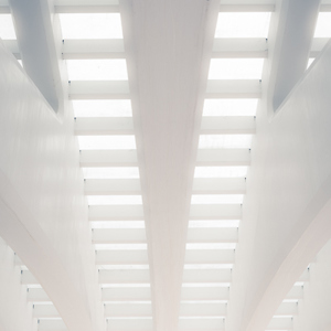 2015-05-01 - Lijnenspel bij de ingang van het winkelcentrum<br/>Ayre Hotel Oviedo - Oviedo - Spanje<br/>Canon EOS 5D Mark III - 50 mm - f/8.0, 0.1 sec, ISO 200