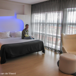 2015-04-30 - Onze hotelkamer<br/>Ayre Hotel Oviedo - Oviedo - Spanje<br/>Canon PowerShot SX1 IS - 5 mm - f/2.8, 1/60 sec, ISO 160