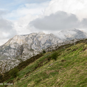 2015-05-01 - De kale bergen van de Picos de Europa<br/>Picos de Europa - Cagnas de Onis - Spanje<br/>Canon EOS 5D Mark III - 70 mm - f/8.0, 1/160 sec, ISO 200