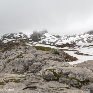 2015-05-03 - Met de kabelbaan naar boven en... sneeuw<br/>Picos de Europa - Fuente De - Spanje<br/>Canon EOS 5D Mark III - 24 mm - f/8.0, 1/200 sec, ISO 200
