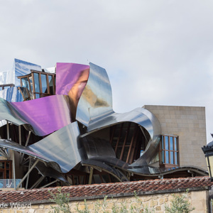 2015-05-05 - Architect Frank Gehry heeft ook het Guffenheim in Bilbao ontworp<br/>Bodega Marqués de Riscal - Elciego - Spanje<br/>Canon EOS 5D Mark III - 105 mm - f/8.0, 1/200 sec, ISO 200