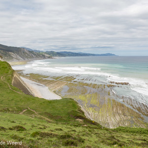 2015-05-06 - Flysch aan de kust bij eb<br/>Kustwandelroute - Zumaia-Deba - Spanje<br/>Canon EOS 5D Mark III - 24 mm - f/11.0, 1/250 sec, ISO 200