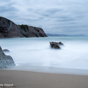2015-05-05 - Rots in de branding<br/>Strand - Zumaia - Spanje<br/>Canon EOS 5D Mark III - 35 mm - f/16.0, 35 sec, ISO 100