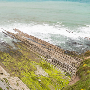 2015-05-06 - De flysch van boven gezien<br/>Kustwandelroute - Zumaia-Deba - Spanje<br/>Canon EOS 5D Mark III - 45 mm - f/11.0, 1/125 sec, ISO 200