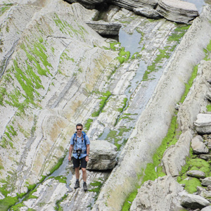 2015-05-06 - Wouter op de bijzondere rotsen<br/>Flysch formaties - Zumaia - Spanje<br/>Canon PowerShot SX1 IS - 44.5 mm - f/5.0, 1/500 sec, ISO 80