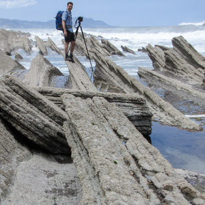 2015-05-06 - The making of... zie volgende foto<br/>Flysch formaties - Zumaia - Spanje<br/>Canon PowerShot SX1 IS - 11.9 mm - f/4.0, 1/1250 sec, ISO 80