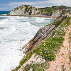 2015-05-06 - Uitzicht op de baai van Zumaia<br/>Kust - Zumaia - Spanje<br/>Canon EOS 5D Mark III - 24 mm - f/11.0, 1/125 sec, ISO 200