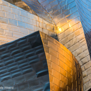 2015-05-07 - Warm zonlicht op de organische vormen<br/>Guggenheim museum - Bilbao - Spanje<br/>Canon EOS 5D Mark III - 210 mm - f/5.6, 1/250 sec, ISO 800