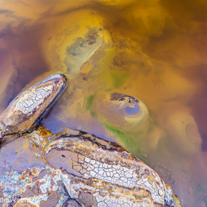2017-05-01 - Rio Tinto - stenen in de gekleurde rivier<br/>Brug ten zuiden van Berrocal - Berrocal - Spanje<br/>Canon EOS 5D Mark III - 29 mm - f/22.0, 1.3 sec, ISO 100