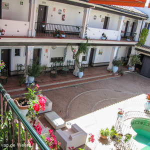 2017-05-02 - Binnenplaats van ons hotel<br/>Hotel Palacio Donana - El Rocío - Spanje<br/>Canon PowerShot SX1 IS - 5.2 mm - f/4.0, 1/200 sec, ISO 80