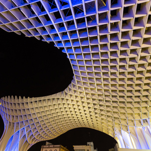 2017-05-06 - Metropol Parasol - new and old at night<br/>Metropol Parasol - Sevilla - Spanje<br/>Canon EOS 5D Mark III - 16 mm - f/16.0, 25 sec, ISO 200