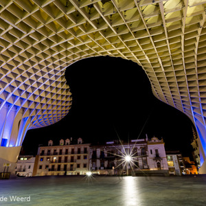 2017-05-06 - Metropol Parasol - new and old at night<br/>Metropol Parasol - Sevilla - Spanje<br/>Canon EOS 5D Mark III - 16 mm - f/16.0, 20 sec, ISO 200
