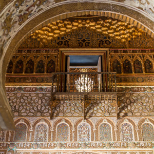 2017-05-07 - Balkonnetje in een zaal binnen<br/>Real Alcázar de Sevilla - Sevilla - Spanje<br/>Canon EOS 5D Mark III - 46 mm - f/5.6, 0.3 sec, ISO 800