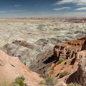 2014-07-09 - Breedbeeld van de Painted Deset - let op de kleine camper linksb<br/>Little Painted Desert - Winslow - Verenigde Staten<br/>Canon EOS 5D Mark III - 24 mm - f/11.0, 1/200 sec, ISO 200