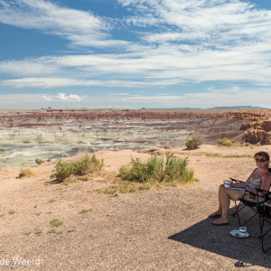 2014-07-09 - Koffie in de schaduw<br/>Little Painted Desert - Winslow - Verenigde Staten<br/>Canon EOS 5D Mark III - 24 mm - f/11.0, 1/200 sec, ISO 200