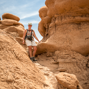 2014-07-14 - Goed verstopt pad naar tweede deel van de golbins<br/>Goblin Valley State Park - Hanksville - Verenigde Staten<br/>Canon EOS 5D Mark III - 70 mm - f/8.0, 1/200 sec, ISO 200