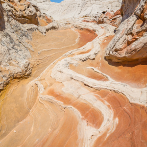 2014-07-17 - Vooral rode en witte kleuren in de rotsen<br/>White Pocket (Paria Canyon) - Kanab - Verenigde Staten<br/>Canon EOS 5D Mark III - 24 mm - f/11.0, 1/250 sec, ISO 200