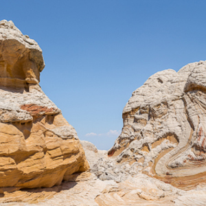 2014-07-17 - Panorama van deze bijzondere omgeving<br/>White Pocket (Paria Canyon) - Kanab - Verenigde Staten<br/>Canon EOS 5D Mark III - 35 mm - f/11.0, 1/200 sec, ISO 100