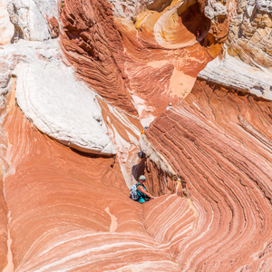 2014-07-17 - Carin in het middelpunt<br/>White Pocket (Paria Canyon) - Kanab - Verenigde Staten<br/>Canon EOS 5D Mark III - 35 mm - f/11.0, 1/160 sec, ISO 100