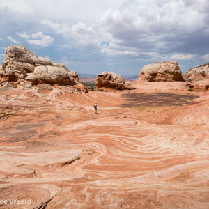2014-07-17 - Onze gids in het verlaten rotsgebied<br/>White Pocket (Paria Canyon) - Kanab - Verenigde Staten<br/>Canon EOS 5D Mark III - 16 mm - f/11.0, 1/400 sec, ISO 100