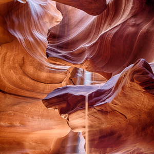 2014-07-19 - Zonnestralen en zand in de canyon<br/>Antelope Canyon (Upper) - Page - Verenigde Staten<br/>Canon EOS 5D Mark III - 17 mm - f/8.0, , ISO 100