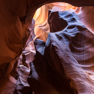 2014-07-19 - Bizarre vormen zijn uitgesleten door het water<br/>Antelope Canyon (Upper) - Page - Verenigde Staten<br/>Canon EOS 5D Mark III - 35 mm - f/11.0, 1.6 sec, ISO 400