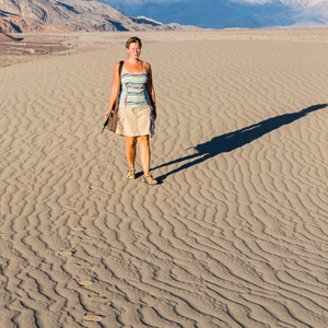 2014-07-25 - Carin in de verlaten woestijn<br/>Death Valley National Park - Verenigde Staten<br/>Canon EOS 5D Mark III - 70 mm - f/8.0, 1/500 sec, ISO 400