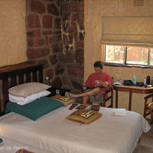 2007-08-23 - Ook ons huisje is in Afrika-sfeer ingericht<br/>Okonjima Lodge - Otjiwarongo - Namibie<br/>Canon PowerShot S2 IS - 6.1 mm - f/2.7, 1/60 sec, ISO 100