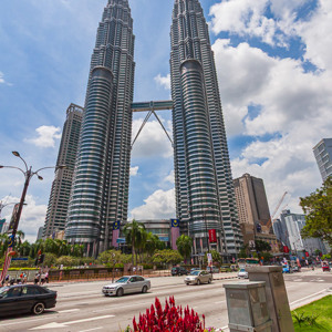 2009-08-27 - We zaten op loopafstand van de Twin Towers<br/>Petronas Twin Towers - Kuala Lumpur - Maleisië<br/>Canon EOS 50D - 10 mm - f/11.0, 1/250 sec, ISO 100