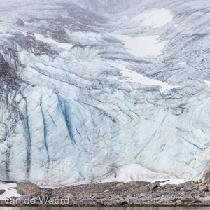 2022-07-15 - De gletsjer heeft prachtige structuren<br/>Spitsbergen<br/>Canon EOS R5 - 400 mm - f/8.0, 1/1600 sec, ISO 400