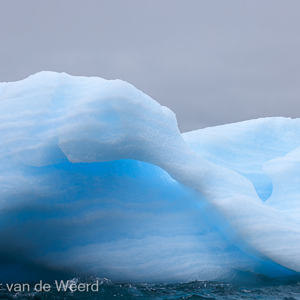 2022-07-17 - Blauwe ijsvorm<br/>Storoya - Spitsbergen<br/>Canon EOS R5 - 100 mm - f/5.6, 1/1600 sec, ISO 800