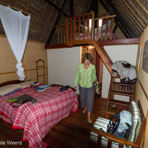 2013-07-28 - Carin in onze bungalow in Andasibe<br/>Feon ny Ala hotel - Andasibe - Madagaskar<br/>Canon EOS 7D - 10 mm - f/4.0, 1/60 sec, ISO 800