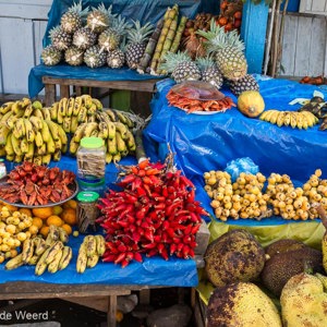 2013-07-31 - Bananen, ananas, pepers, kreeftjes, etc.<br/>Ambodiamontana - Madagaskar<br/>Canon EOS 7D - 24 mm - f/8.0, 1/125 sec, ISO 800