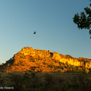 2013-08-02 - Uitzicht vanuit onze bungalow bij zonsopkomst<br/>Isalo Ranch hotel - Ranohira - Madagaskar<br/>Canon EOS 7D - 24 mm - f/8.0, 1/200 sec, ISO 400