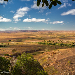 2013-08-02 - De vlakte net voor de bergen van Isalo NP<br/>Isalo NP - Ranohira - Madagaskar<br/>Canon EOS 7D - 24 mm - f/8.0, 1/125 sec, ISO 200
