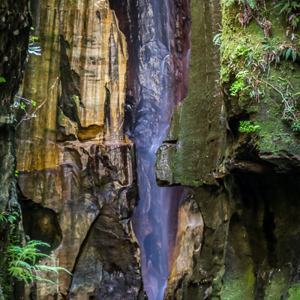 2013-08-02 - Kleine waterval tussen de rotswanden<br/>Isalo NP - Ranohira - Madagaskar<br/>Canon EOS 7D - 73 mm - f/4.0, 1/8 sec, ISO 1600