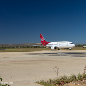 2013-08-04 - ons toestel voor de binnenlandse vlucht<br/>Vliegveld - Tulear - Madagaskar<br/>Canon EOS 7D - 32 mm - f/8.0, 1/800 sec, ISO 200