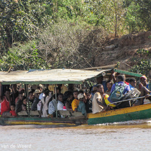 2013-08-07 - Hopen dat het goed gaat met zoveel mensen<br/>Onderweg - Morondava - Bekopaka - Madagaskar<br/>Canon PowerShot SX1 IS - 65.9 mm - f/5.0, 1/500 sec, ISO 160