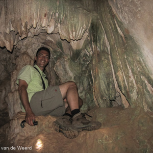 2013-08-09 - Wouter in een grot<br/>Tsingy de Bemaraha NP - Bekopaka - Madagaskar<br/>Canon PowerShot SX1 IS - 5 mm - f/2.8, 1/60 sec, ISO 250