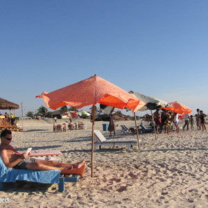 2013-08-13 - Lekker luieren aan het strand<br/>Strand - Morondava - Madagaskar<br/>Canon PowerShot SX1 IS - 5 mm - f/4.0, 1/800 sec, ISO 80