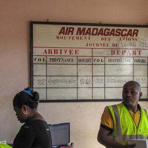 2013-08-14 - Eenvoudig bord waarop alle vluchten worden bijgehouden :-)<br/>Vliegveld - Morondava - Madagaskar<br/>Canon PowerShot SX1 IS - 9.2 mm - f/3.5, 0.01 sec, ISO 100